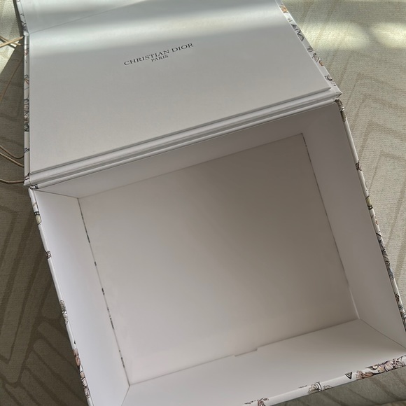 DIOR Collection PRIVEE small butterfly BOX only - Picture 3 of 14